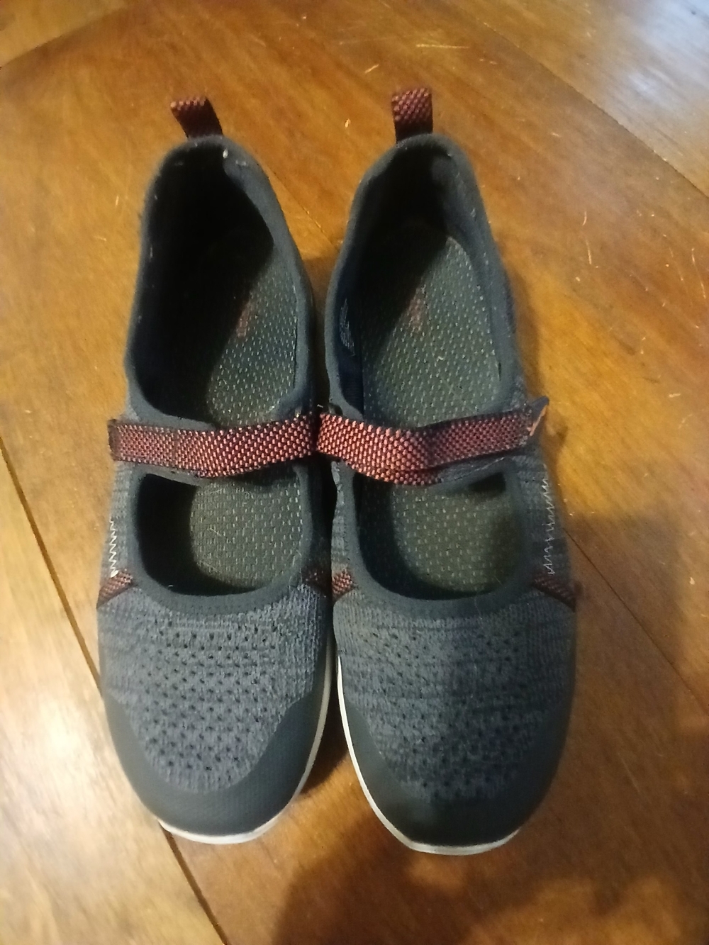 L.L. Bean Women's Black Knit Mary Jane Sneakers with Maroon Strap Sz 9.5M